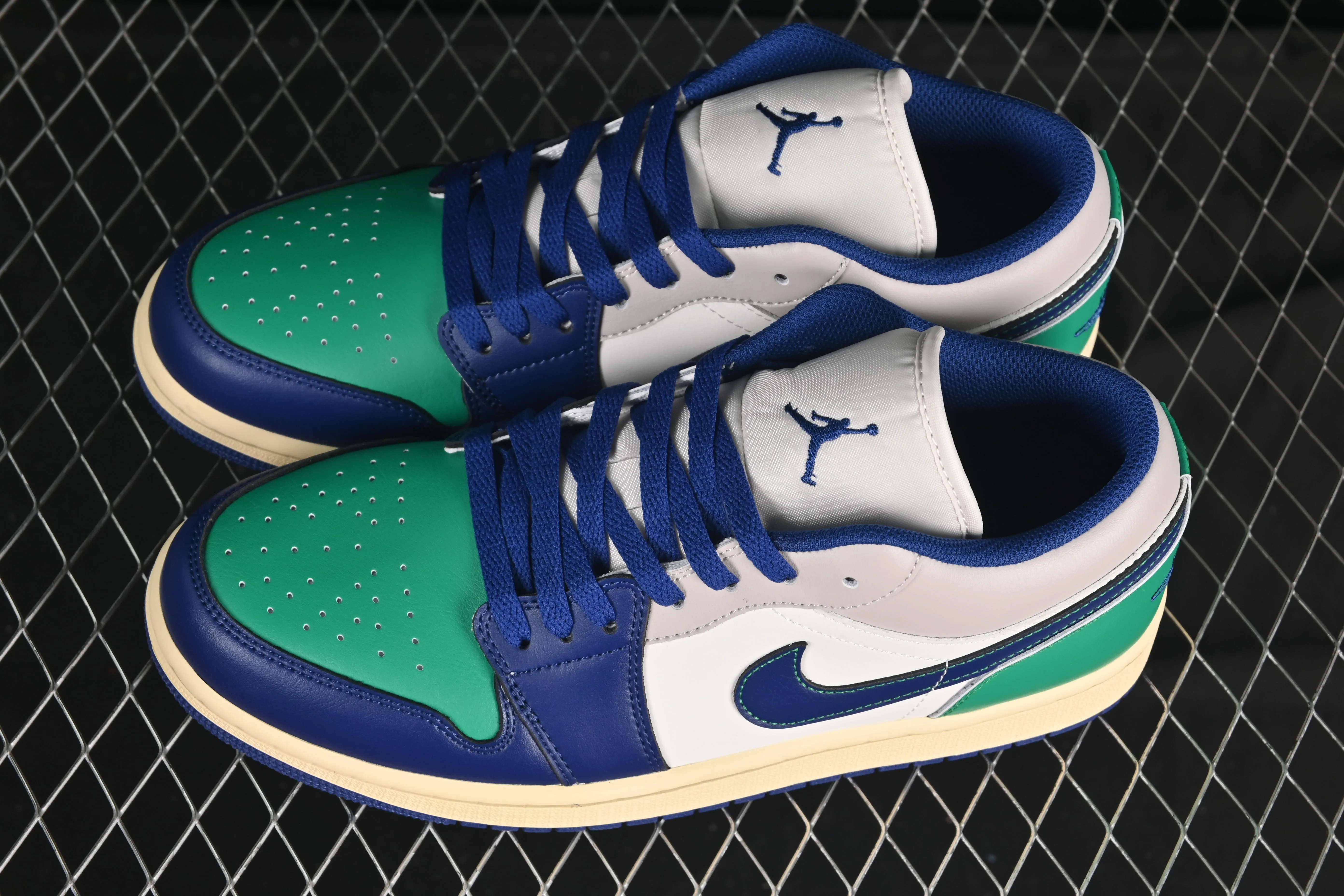 All categories Air Jordan Jordan series basketball shoes Air Jordan 1 Low Air Jordan 1 Low AJ1 Joe 1 blue and green color matching low-top cultural casual sneakers 553558-147